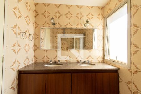 Apartamento à venda com 230m², 4 quartos e 4 vagasBanheiro da Suíte 2