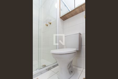 Banheiro de apartamento para alugar com 2 quartos, 34m² em Parque Vitoria, São Paulo