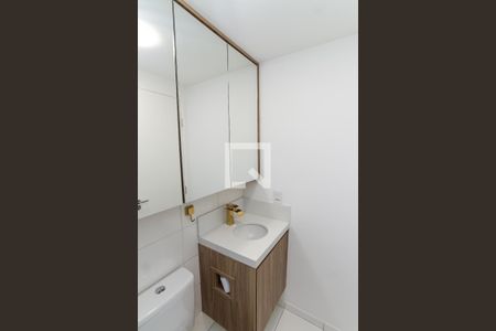 Banheiro de apartamento para alugar com 2 quartos, 34m² em Parque Vitoria, São Paulo