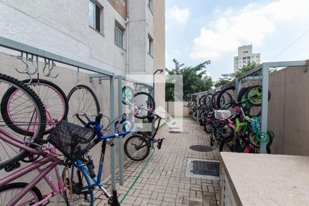 Área comum - Bicicletário de apartamento para alugar com 2 quartos, 34m² em Parque Vitoria, São Paulo