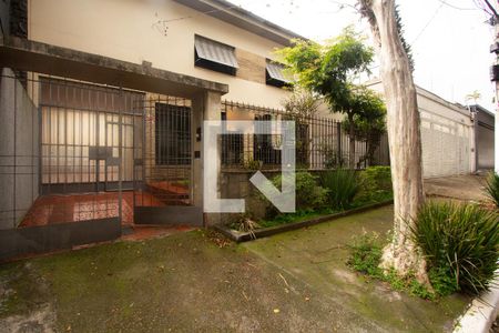Fachada de casa à venda com 4 quartos, 350m² em Moema, São Paulo