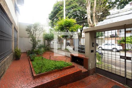 Entrada de casa à venda com 4 quartos, 350m² em Moema, São Paulo