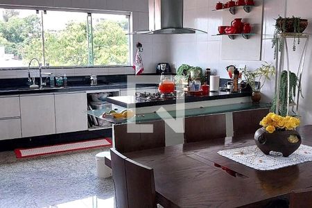 Casa à venda com 3 quartos, 118m² em Parque das Nações, Santo André