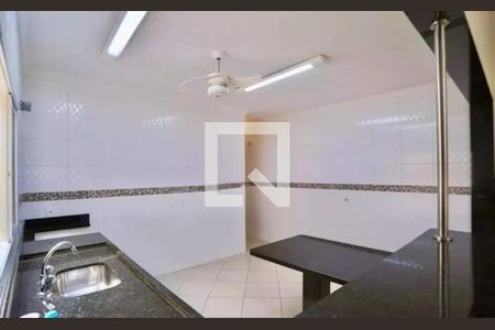 Casa à venda com 3 quartos, 420m² em Vila Bertioga, São Paulo