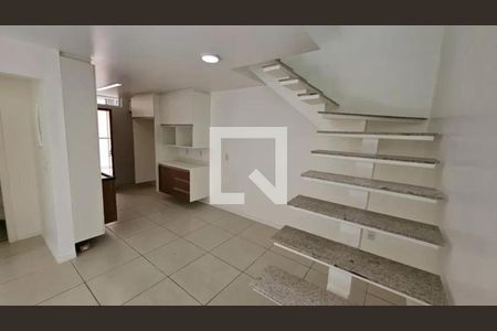 Casa à venda com 3 quartos, 106m² em Serra Grande, Niterói