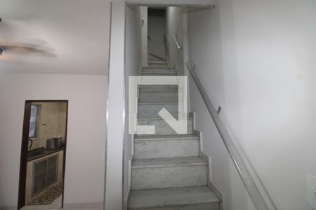 Sala - Escada de casa para alugar com 2 quartos, 80m² em Encantado, Rio de Janeiro