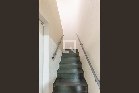 Escada de casa para alugar com 4 quartos, 250m² em Parque Nova Campinas, Campinas