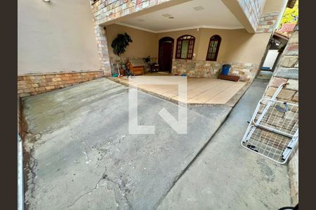 Garagem de casa à venda com 3 quartos, 240m² em São João Batista, Belo Horizonte