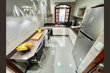 Cozinha de casa à venda com 3 quartos, 240m² em São João Batista, Belo Horizonte