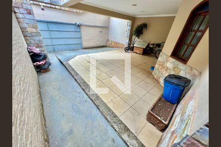 Garagem de casa à venda com 3 quartos, 240m² em São João Batista, Belo Horizonte