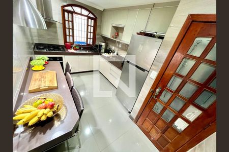 Cozinha de casa à venda com 3 quartos, 240m² em São João Batista, Belo Horizonte
