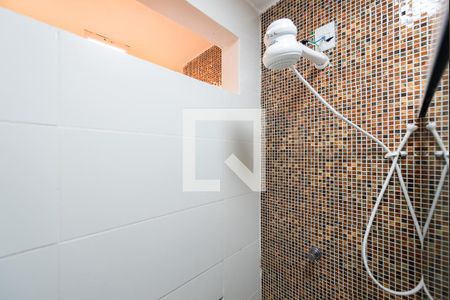 Chuveiro de apartamento para alugar com 2 quartos, 65m² em Gonzaga, Santos