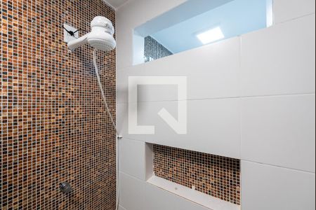 Chuveiro de apartamento para alugar com 2 quartos, 65m² em Gonzaga, Santos