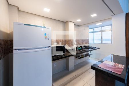 Cozinha de apartamento para alugar com 2 quartos, 65m² em Gonzaga, Santos