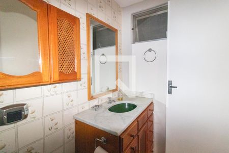 Banheiro de apartamento à venda com 2 quartos, 75m² em Tristeza, Porto Alegre