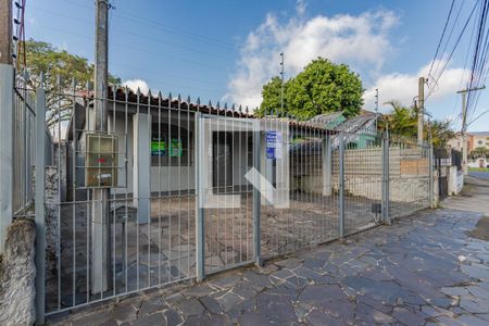 Fachada de casa à venda com 3 quartos, 101m² em Santa Maria Goretti, Porto Alegre