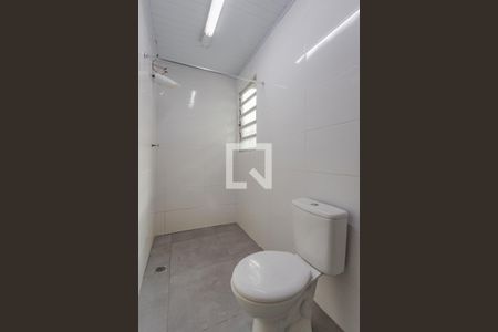 Banheiro de casa à venda com 3 quartos, 101m² em Santa Maria Goretti, Porto Alegre