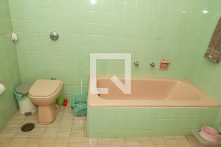 Banheiro Social de casa à venda com 6 quartos, 250m² em Pacaembu, São Paulo