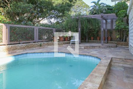 Frente da Casa de casa à venda com 6 quartos, 250m² em Pacaembu, São Paulo