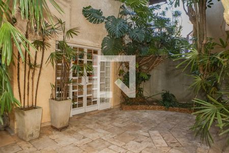Quintal de casa à venda com 6 quartos, 250m² em Pacaembu, São Paulo