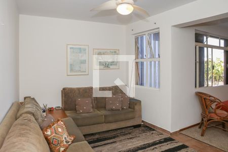 Sala de TV de casa à venda com 6 quartos, 250m² em Pacaembu, São Paulo