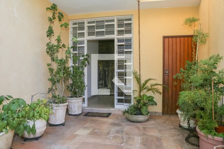 Entrada de casa à venda com 6 quartos, 250m² em Pacaembu, São Paulo