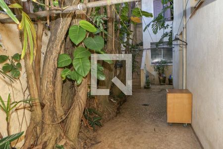Quintal de casa à venda com 6 quartos, 250m² em Pacaembu, São Paulo