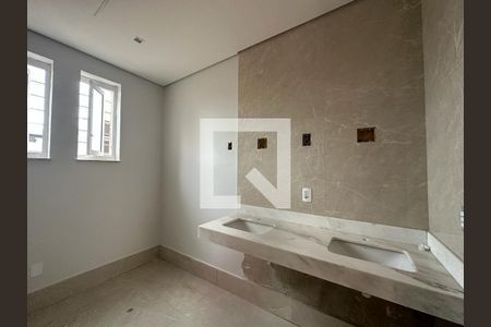 Casa à venda com 228m², 5 quartos e 4 vagas