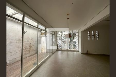 Casa à venda com 228m², 5 quartos e 4 vagas