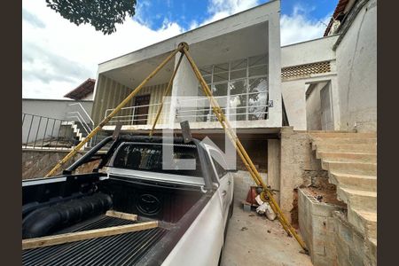 Casa à venda com 228m², 5 quartos e 4 vagas