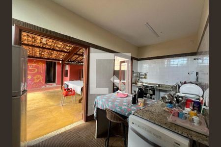 Casa de condomínio à venda com 300m², 4 quartos e 4 vagas