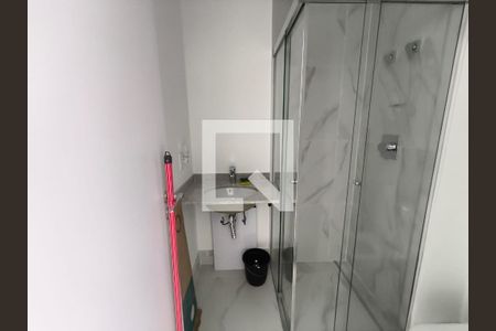 Banheiro de kitnet/studio para alugar com 1 quarto, 30m² em Chácara Klabin, São Paulo