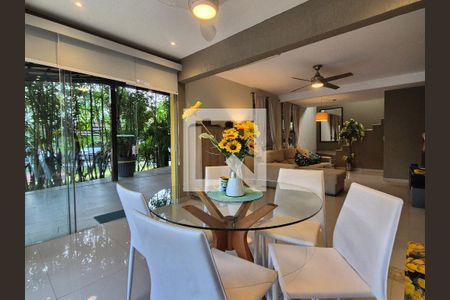 Sala de casa de condomínio à venda com 3 quartos, 180m² em Vargem Grande, Rio de Janeiro