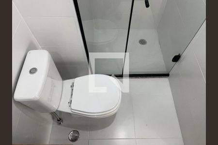 Banheiro de apartamento para alugar com 2 quartos, 55m² em Vila Anastácio, São Paulo