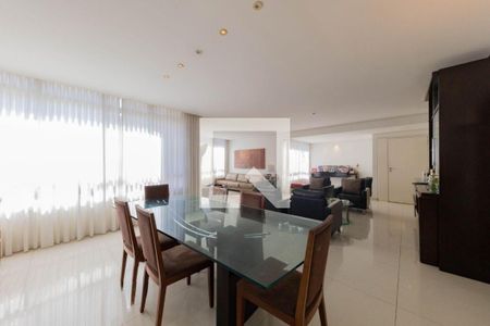 Apartamento à venda com 4 quartos, 220m² em Lourdes, Belo Horizonte