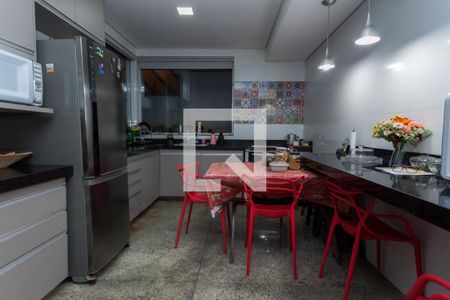 Cozinha de casa de condomínio à venda com 3 quartos, 160m² em Fazenda dos Pires, Nova Lima