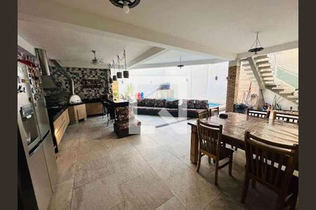 Casa à venda com 3 quartos, 226m² em Vila Guilhermina, São Paulo