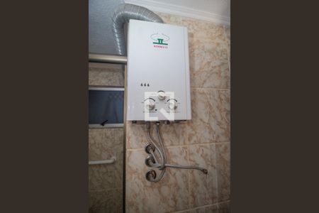 Banheiro de apartamento à venda com 2 quartos, 59m² em Medianeira, Porto Alegre