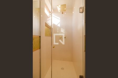 Banheiro de apartamento à venda com 2 quartos, 140m² em Menino Deus, Porto Alegre