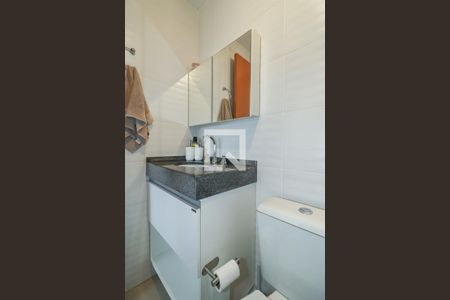 Banheiro da Suíte de apartamento para alugar com 2 quartos, 49m² em Morro Santana, Porto Alegre