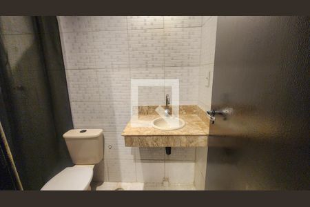Banheiro de casa para alugar com 2 quartos, 60m² em Boca do Rio, Salvador