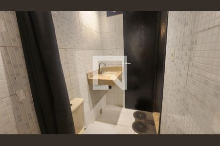 Banheiro de casa para alugar com 2 quartos, 60m² em Boca do Rio, Salvador