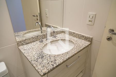 Banheiro Social - Pia de apartamento à venda com 2 quartos, 64m² em Vila Alexandria, São Paulo