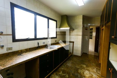 Cozinha de apartamento à venda com 4 quartos, 232m² em Vila Suzana, São Paulo