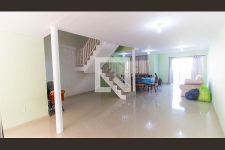 Sala de apartamento à venda com 3 quartos, 120m² em Piratininga, Niterói