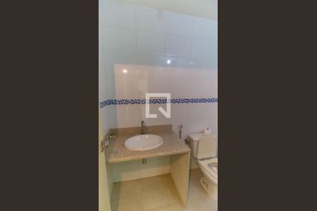 Banheiro de Serviço de apartamento à venda com 3 quartos, 120m² em Piratininga, Niterói