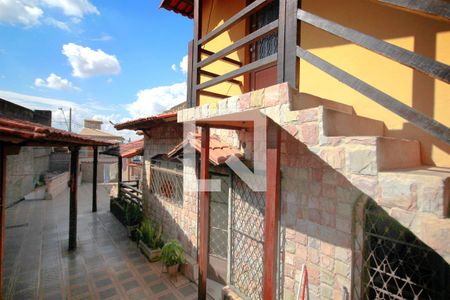 Área Externa de casa para alugar com 6 quartos, 448m² em Vila Ermelinda, Belo Horizonte