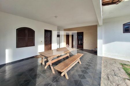 Quintal de casa à venda com 4 quartos, 650m² em Piratininga, Niterói
