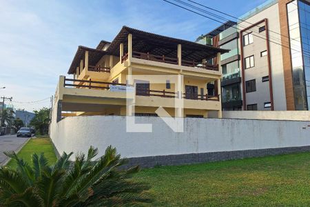 Fachada de casa à venda com 4 quartos, 650m² em Piratininga, Niterói