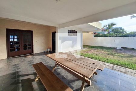 Quintal de casa à venda com 4 quartos, 650m² em Piratininga, Niterói